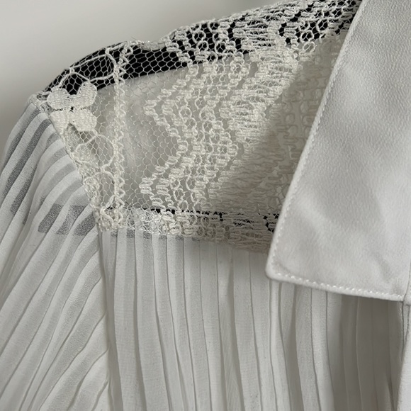 Collared Lacey blouse - Picture 3 of 4